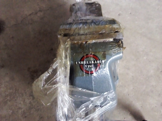 ปากกาจับชิ้นงาน 3 - 8 นิ้ว ของ USA.ยี่ห้อ LACROC รุ่นทนงานหนักหมุนได้รอบตัวกับฐาน