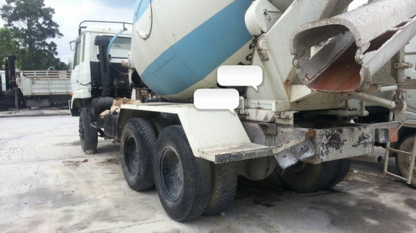 ขายรถ 10 ล้อโม่ปูน 3 คัน NISSAN CW430 290 แรงม้า คัสซี CWM430HTRT เครื่อง PE6-187360T ราคาคันละ 1000000