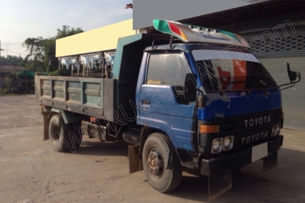 รถบรรทุก 6 ล้อดั๊มพ์ ยี่ห้อ TOYOTA  BU91 ไดน่าสามใบปัด