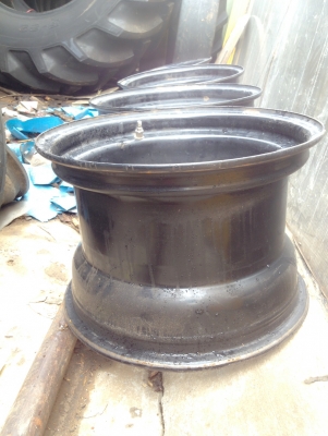 ขายล้อกะทะผ่า ขอบ 15x10 6/139.7 ออฟลึกๆ สภาพสวย 9500 บาท