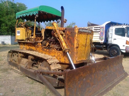 ขายKOMATSU D6D สภาพสวยพร้อมใช้ เอกสารอิมวอย ติดต่อได้ที่คุณ อ๊อฟ พิจิตร 086-737-9991