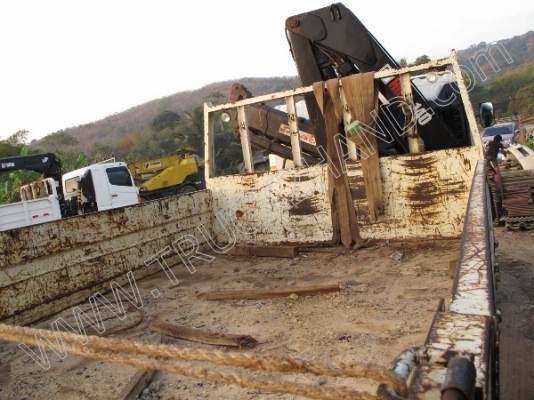 รถบรรทุก 10 ล้อ 2 เพลาติดเครนพับ 6 ตัน ยี่ห้อ MITSUBISHI รุ่น FN527