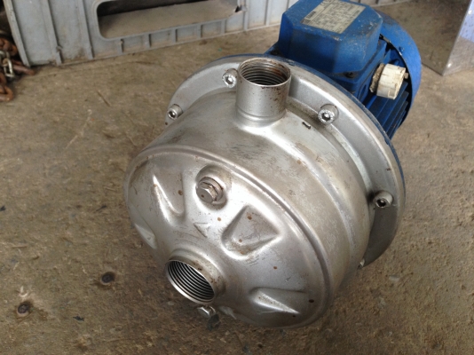 ขายปั้มน้ำหอยโข่งหัวสแตนเลส EBARA 1.5 HP. 380 V ใบพัด 2 ชั้น เข้า 1.5 นิ้ว ออก 1 นิ้ว สภาพสวย วิ่งนิ่มพร้อมใช้งาน