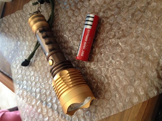 ขายไฟฉายสีทอง พรีเมี่ยม น่าสะสม แรงปานกลาง กันน้ำได้ ขายไฟฉายสีทอง พรีเมี่ยม น่าสะสม แรงปานกลาง กันน้ำได้