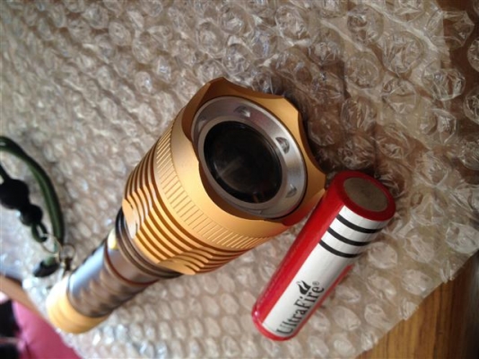 ขายไฟฉายสีทอง พรีเมี่ยม น่าสะสม แรงปานกลาง กันน้ำได้ ขายไฟฉายสีทอง พรีเมี่ยม น่าสะสม แรงปานกลาง กันน้ำได้