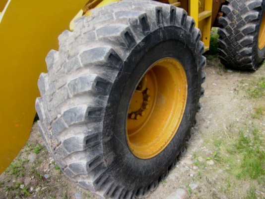 รถตักล้อยาง 510-15357  สภาพสวย   นี้ โทร.081-373-0559