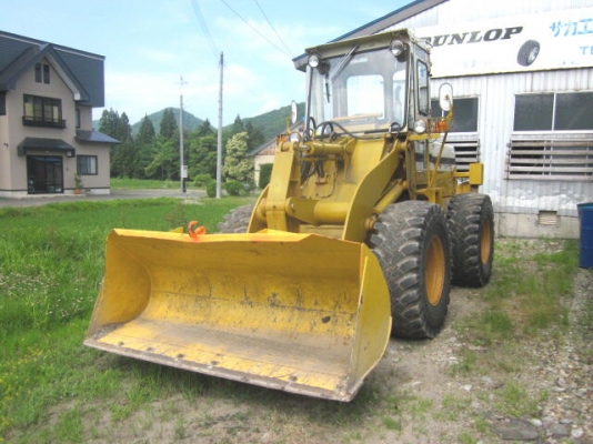 รถตักล้อยาง 510-15357  สภาพสวย   นี้ โทร.081-373-0559