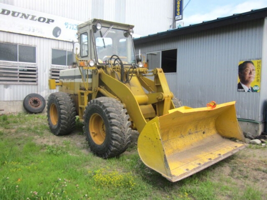 รถตักล้อยาง 510-15357  สภาพสวย   นี้ โทร.081-373-0559