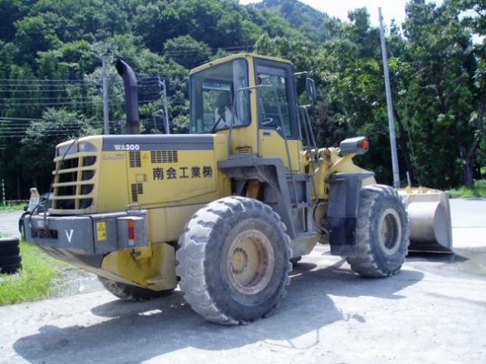 รถตักล้อยาง WA300-3E-50441  สภาพสวย  นำเข้าจากญี่ปุ่น  ถึงไทยเรียบร้อยแล้ว  รถจอดอยู่ที่ C.S. Motor หลักสี่ โทร.081-373-0559