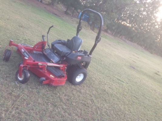 Toro รถตัดหญ้าแบบนั่งขับแบบคร่องตัวเป็นพิเศษตัดแบบรอบทิศทาง Toro รถตัดหญ้าแบบนั่งขับแบบคร่องตัวเป็นพิเศษตัดแบบรอบทิศทาง