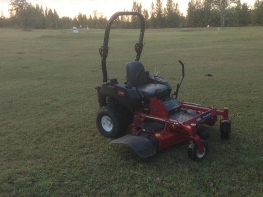 Toro รถตัดหญ้าแบบนั่งขับแบบคร่องตัวเป็นพิเศษตัดแบบรอบทิศทาง