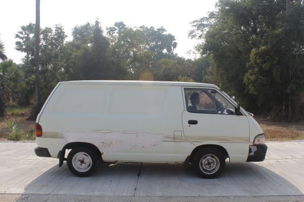 hiace ตัวนอก พร้อมใช้ LPG อุทัยธานี hiace ตัวนอก พร้อมใช้ LPG อุทัยธานี