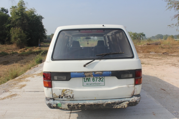 hiace ตัวนอก พร้อมใช้ LPG อุทัยธานี hiace ตัวนอก พร้อมใช้ LPG อุทัยธานี