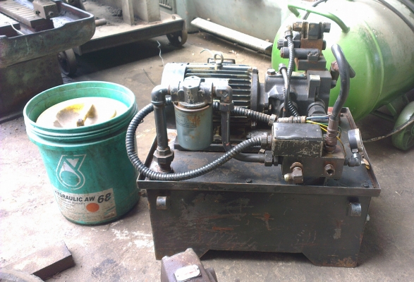 Sell> ขายชุดปั้มไฮดรอลิค พร้อมคอนโทรลไฟฟ้า มอเตอร์ 3 แรง มีชุดวาล์วไฟฟ้าครบ พร้อมใช้งานครับ