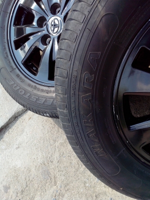 ขายแม้กพร้อมยาง ขอบ15 215/65/96w พร้อมยางdeestoneปี12