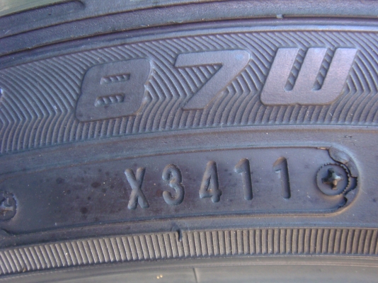 ขายยาง Dunlop Direzza  Japan   215/45/17  ปี 11