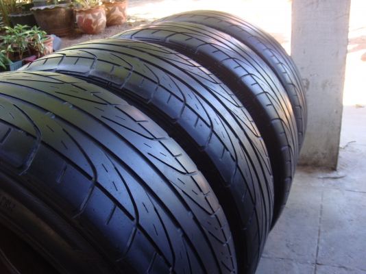 ขายยาง Dunlop Direzza  Japan   215/45/17  ปี 11