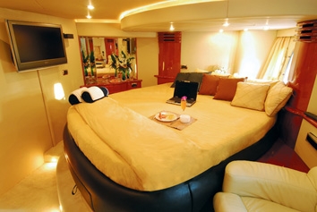 ประกาศขาย เรือยอชท์ 72 ฟุต อุปกรณ์ภายในครบชุด ปี 2007 ประกาศขาย เรือยอชท์ 72 ฟุต อุปกรณ์ภายในครบชุด ปี 2007