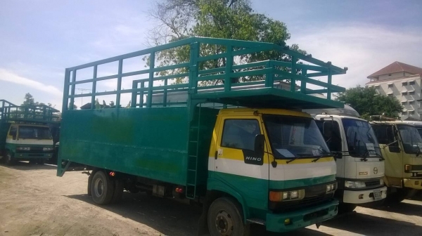 HINO FC 120 แรง ยาว5.5เมตร เครื่องดีมาก คัสซีไม่มีสนิมแอร์เย็นๆรถห้างแท้ๆ ยางเลเดียลกระบะเหล็กแข็งแรง