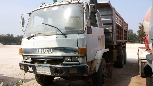 ***ขายแล้วครับขอบคุณ Truck2hand ขาย10ล้อดั๊ม2เพลา รถจอดไม่ได้ใช้ ไม่มีคนขับ ISUZU ROCKY FXZ13NFY 210 วางเครื่อง 240 (ลงเล่ม) เบรคลม เกียร์ฟูลเลอร์ ช่วงล่างเดิมคัสซีดีเดิมโรงงาน มีบวมซับในบ้าง ไม่ผุไม่ดาม กระบะดั๊มเหล็กสามมิตรลอนนอน สภาพดี สีไม่สวย ยางดี8เ