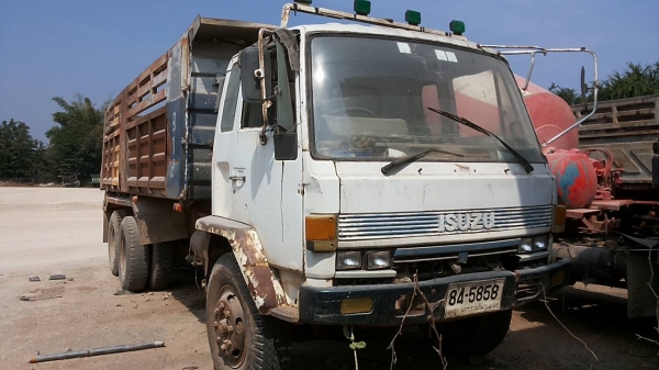 ***ขายแล้วครับขอบคุณ Truck2hand ขาย10ล้อดั๊ม2เพลา รถจอดไม่ได้ใช้ ไม่มีคนขับ ISUZU ROCKY FXZ13NFY 210 วางเครื่อง 240 (ลงเล่ม) เบรคลม เกียร์ฟูลเลอร์ ช่วงล่างเดิมคัสซีดีเดิมโรงงาน มีบวมซับในบ้าง ไม่ผุไม่ดาม กระบะดั๊มเหล็กสามมิตรลอนนอน สภาพดี สีไม่สวย ยางดี8เ