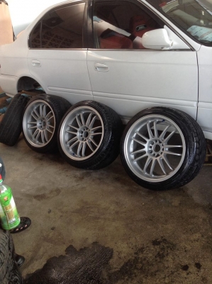 ล้อแมคRE30 18 หน้า9.5หลัง10.5 พร้อมยาง235/40.265/35ยางปี2013  สภาพกริ๊ฟๆ  แมคไม่เคยซ่อม  TEL.085-7656352. คุณยักษ์