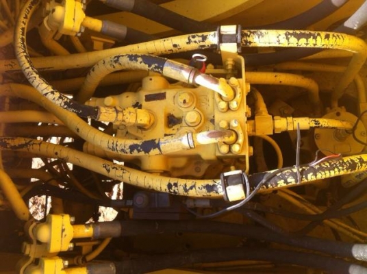 ขายรถแบคโฮ KOMATSU PC210LC-6 ทำงาน 6000 ชั่วโมง ปี2000 มี VDOครับ ระบบไฟฟ้าเต็ม รถนอกนำเข้าสภาพสวย