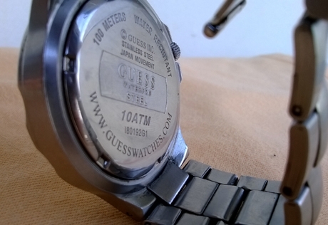 GUESS quartz japan movt ขนาด 43มม.รวมเม็ด ขอบหมุนได้ GUESS quartz japan movt ขนาด 43มม.รวมเม็ด ขอบหมุนได้