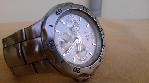 GUESS quartz japan movt ขนาด 43มม.รวมเม็ด ขอบหมุนได้ GUESS quartz japan movt ขนาด 43มม.รวมเม็ด ขอบหมุนได้