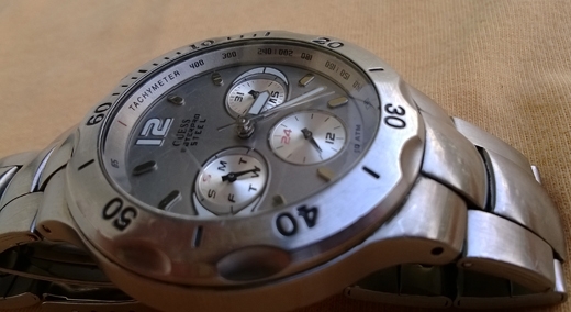 GUESS quartz japan movt ขนาด 43มม.รวมเม็ด ขอบหมุนได้ GUESS quartz japan movt ขนาด 43มม.รวมเม็ด ขอบหมุนได้