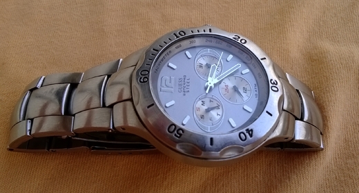 GUESS quartz japan movt ขนาด 43มม.รวมเม็ด ขอบหมุนได้