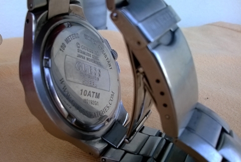 GUESS quartz japan movt ขนาด 43มม.รวมเม็ด ขอบหมุนได้ GUESS quartz japan movt ขนาด 43มม.รวมเม็ด ขอบหมุนได้