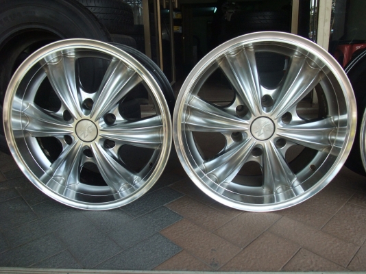 ขายแม็กขอบ 17 6รููสวยๆ ไม่ดุ้ง ไม่แตก ไม่ร้าว ไม่คด ชุดละ 8500