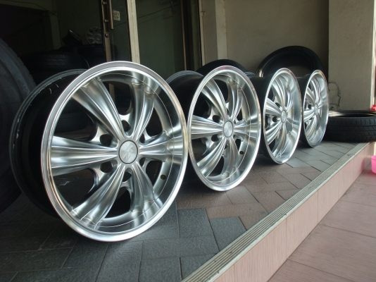 ขายแม็กขอบ 17 6รููสวยๆ ไม่ดุ้ง ไม่แตก ไม่ร้าว ไม่คด ชุดละ 8500