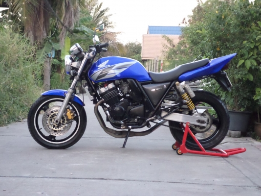 ขาย CB400sf ปี94 สภาพสวยๆเคร่องดีพร้อมใช้ท่อแต่งทะเบียนพร้อมโอน