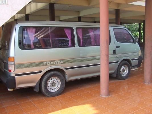 ขายรถตู้หัวจรวด ปี95มือเดียวออกห้าง