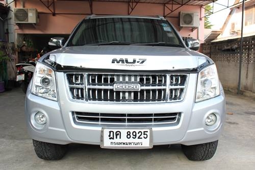 MU-7 SUPER PLATINUM รถสวย สภาพดี พร้อมใช้