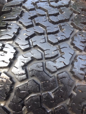 ขายยาง BF ALLTERRAIN 265-70-16 ปลายปี11 ดอก เต็มๆ 95\% 1ชุดครับ