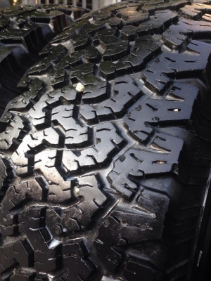 ขายยาง BF ALLTERRAIN 265-70-16 ปลายปี11 ดอก เต็มๆ 95\% 1ชุดครับ