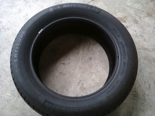 เศษยางใหม่Michelin  235-55-18 ปี11 1เส้นครับ(ขออภัยดูเบอร์ผิดครับ)