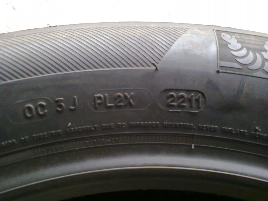 เศษยางใหม่Michelin  235-55-18 ปี11 1เส้นครับ(ขออภัยดูเบอร์ผิดครับ)