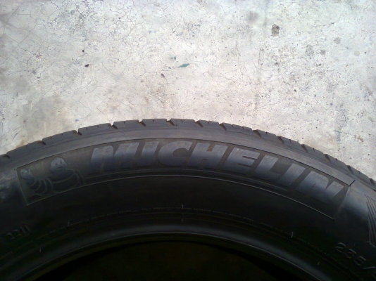 เศษยางใหม่Michelin  235-55-18 ปี11 1เส้นครับ(ขออภัยดูเบอร์ผิดครับ)