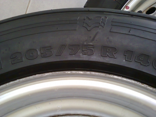 ล้ออะไหล่พร้อมยางmichelin 205-75-14