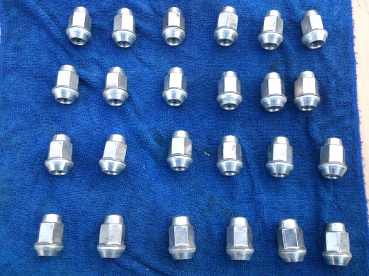 ขายแม็ก เชฟโรเลต เทรลเบลเซอร์ พร้อมยางบริสโตน 265/60R18  ยางสัปดาห์ที่34 ปี12 ใช้งานมาน้อยมากสภาพ95\% พร้อมน๊อตแท้ 24 ตัว