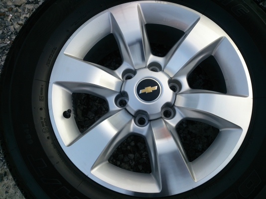 ขายแม็ก เชฟโรเลต เทรลเบลเซอร์ พร้อมยางบริสโตน 265/60R18  ยางสัปดาห์ที่34 ปี12 ใช้งานมาน้อยมากสภาพ95\% พร้อมน๊อตแท้ 24 ตัว