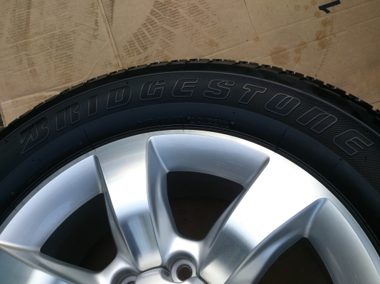 ขายแม็ก เชฟโรเลต เทรลเบลเซอร์ พร้อมยางบริสโตน 265/60R18  ยางสัปดาห์ที่34 ปี12 ใช้งานมาน้อยมากสภาพ95\% พร้อมน๊อตแท้ 24 ตัว
