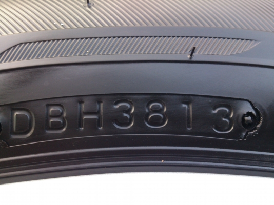 ขายแม็กพร้อมยางถอดป้ายแดง toyota new yaris ยางบริสโตน 185/60R15 ยางสัปดาห์ที่38 ปี13 ตุ่มหน้ายางอยู่่ครบทุกเส้น พร้อมน๊อตแท้ 16 ตัว