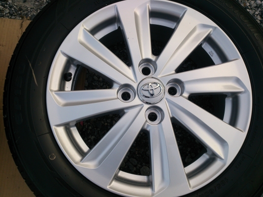 ขายแม็กพร้อมยางถอดป้ายแดง toyota new yaris ยางบริสโตน 185/60R15 ยางสัปดาห์ที่38 ปี13 ตุ่มหน้ายางอยู่่ครบทุกเส้น พร้อมน๊อตแท้ 16 ตัว