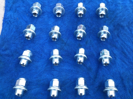 ขายแม็กพร้อมยางถอดป้ายแดง toyota new yaris ยางบริสโตน 185/60R15 ยางสัปดาห์ที่38 ปี13 ตุ่มหน้ายางอยู่่ครบทุกเส้น พร้อมน๊อตแท้ 16 ตัว