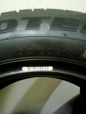 เศษยางๆ195-60-15 ดอกน้อยใช้มานานแล้วขายเส้นละ700 เศษยางๆ195-60-15 ดอกน้อยใช้มานานแล้วขายเส้นละ700